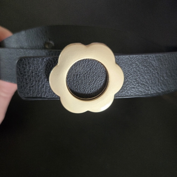 Shein | Black Fake Leather Belt with Cream Flower Buckle, Size M (Made Small) - Picture 3 of 6